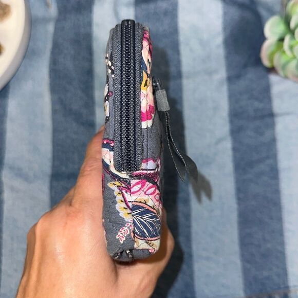 VB Felicity Paisley Gray Pink White Fuchsia Quilted Floral Zip Wristlet Wallet - Picture 5 of 12
